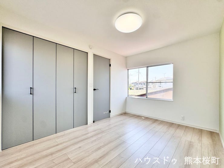 ■2階6帖洋室■心からリラックスできる静けさ、上質な眠りで、毎日をリセットします。明日への活力を養う空間です。