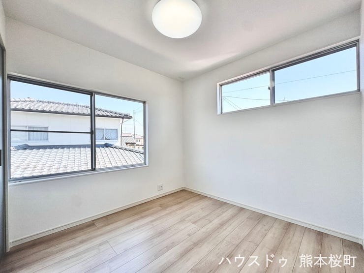 ■2階4.5帖洋室■寝室、書斎、趣味の部屋。家族の成長やライフスタイルに合わせ、様々な使い方ができる快適な空間です。
