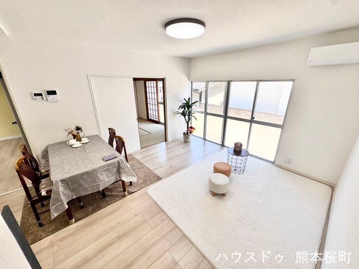 ■安らぎと笑顔の中心地■陽光が優しく降り注ぎ、会話が自然と弾む。ここでは、毎日が特別な時間へと変わります。