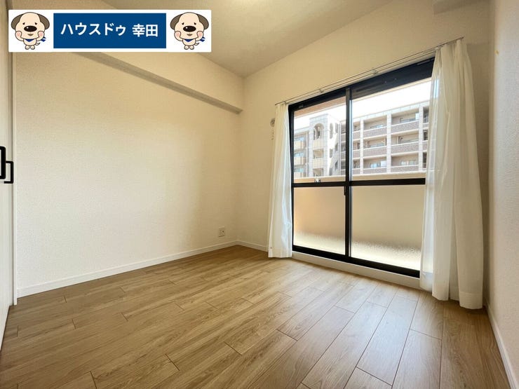 バルコニーに面しているお部屋です。