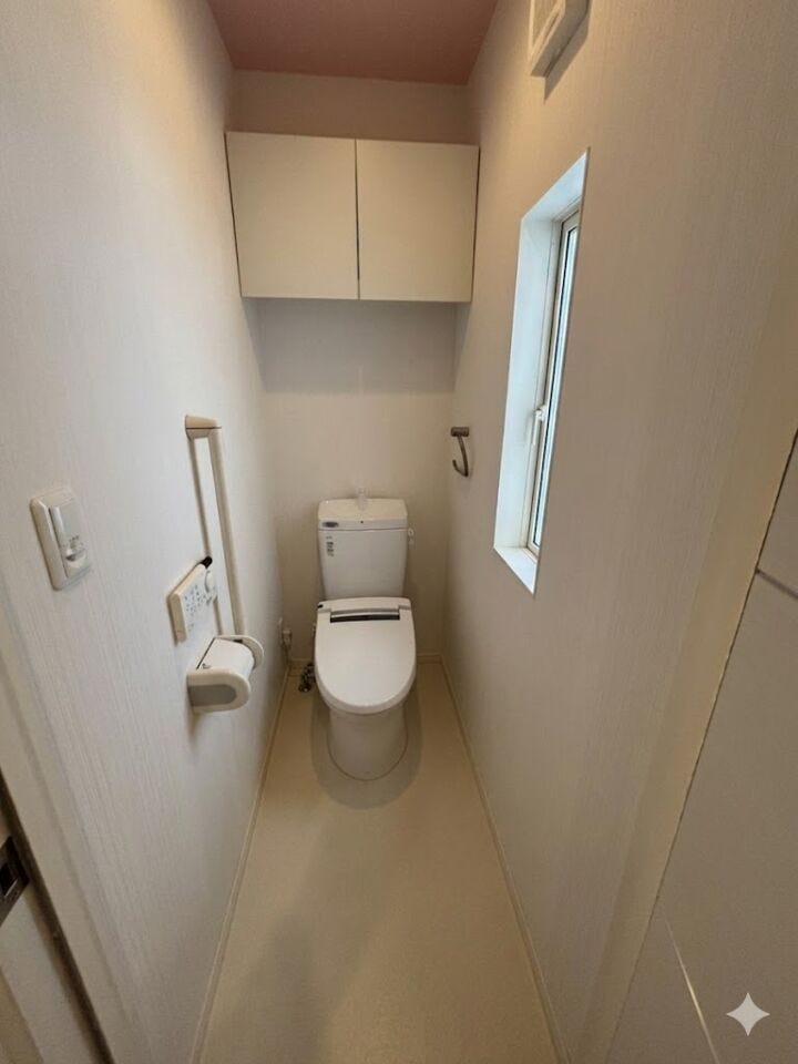 清潔感のある落ち着いたトイレ空間です♪
