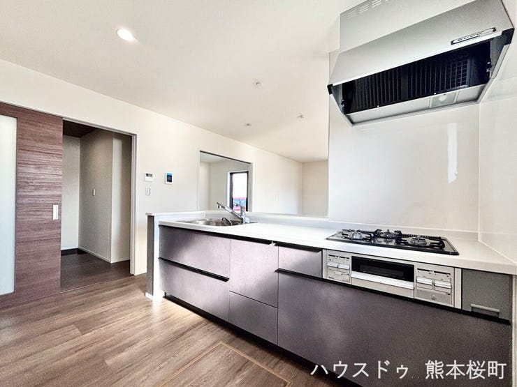 ■家族の「美味しい」が集まる舞台■高い機能性と美しいデザインを両立。料理する人も、待つ人も、笑顔になれる場所です。