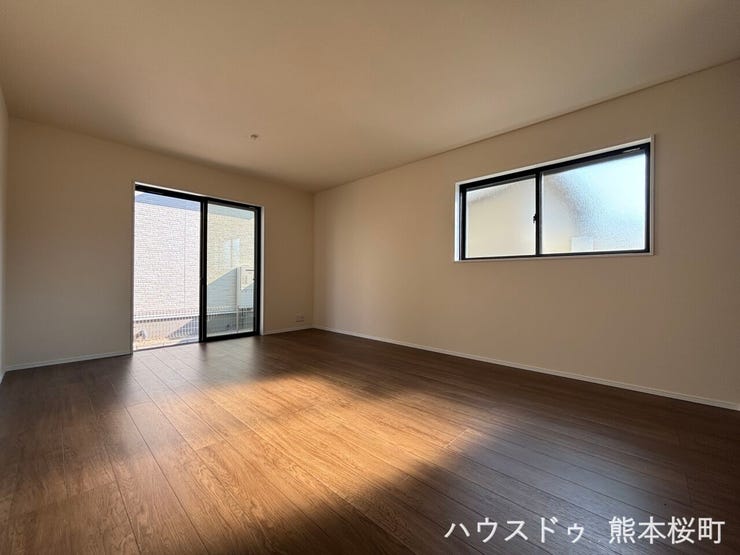 ■安らぎと笑顔の中心地■陽光が優しく降り注ぎ、会話が自然と弾む。ここでは、毎日が特別な時間へと変わります。