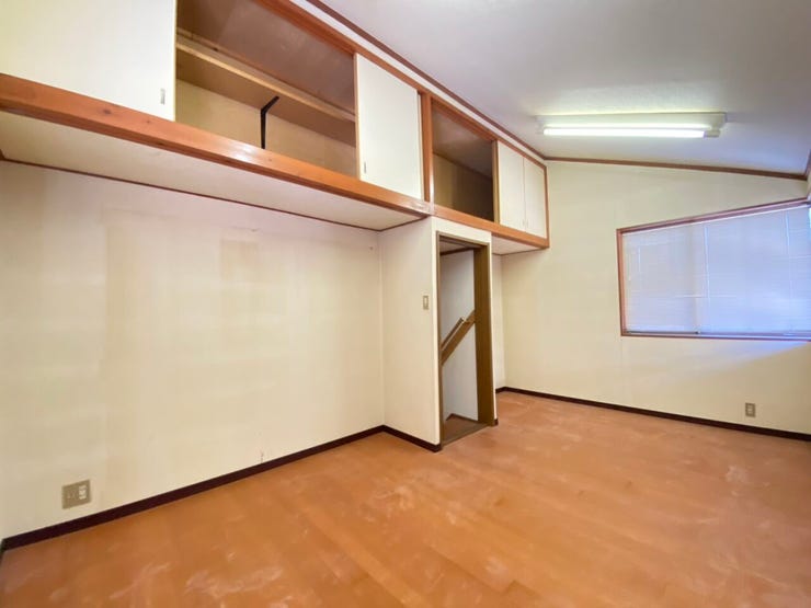 使い勝手の良い6.1帖の洋室。
ベッドやデスクも配置しやすく、寝室として快適に利用できる広さです♪
