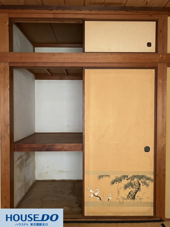 布団や季節物の衣類、大きな荷物もたっぷり収まる大容量の押し入れです!中段や天袋が付いているため空間を上下に効率よく使い分けられ、お部屋をいつもすっきり綺麗な状態に保つことができます☆