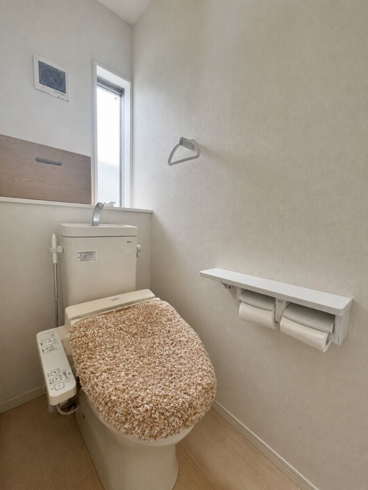 お手洗いは1Fと2Fに1つずつあります ※AIによる加工を行っております