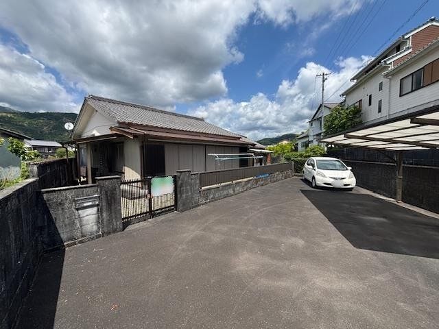 【外観】
●大宮小学校校区
●駐車スペース3台分以上
●敷地面積142坪に建つ3SLDK♪