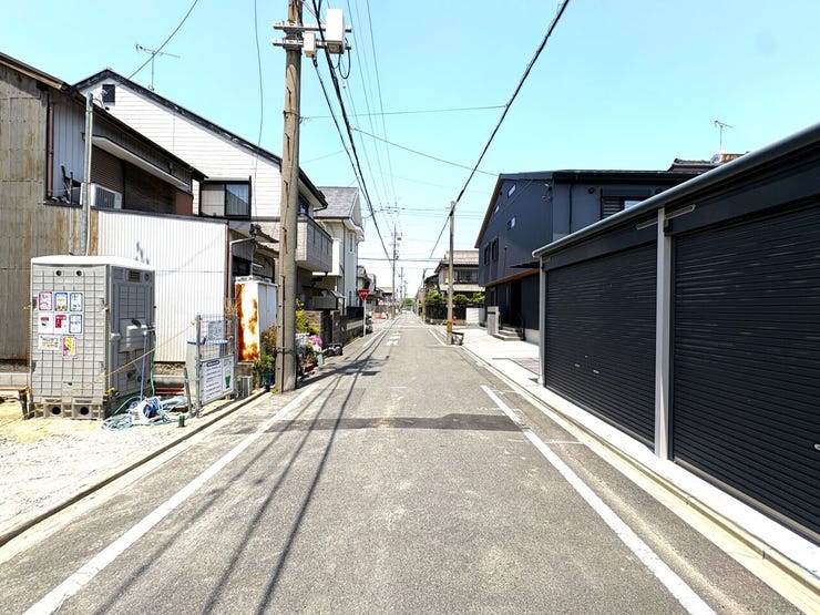 東側前面道路