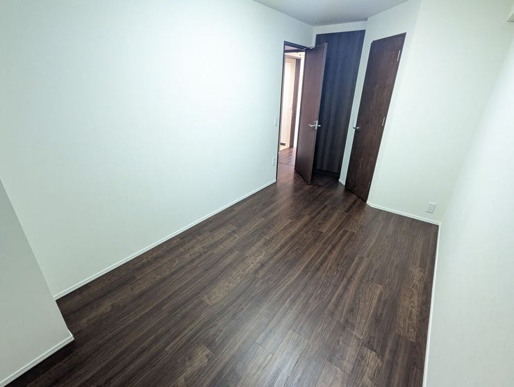 自分らしい家具で彩れる、暮らしを楽しむための余白のある部屋。