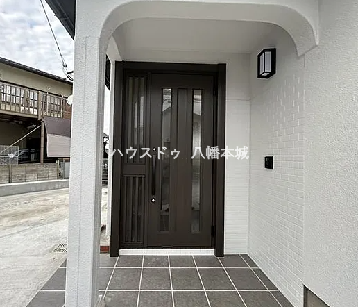 かっこいい玄関ドアですね♪