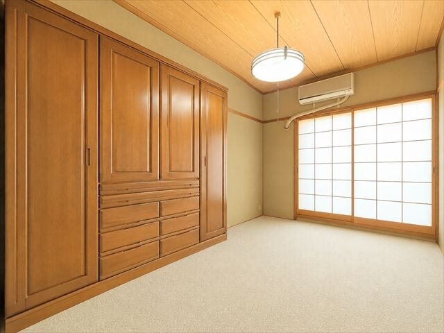 リビングとつながる畳敷きのお部屋は、
お客さまが遊びに来た時にも使えますし、
ちょっと疲れた時にお昼寝できるのもうれしいですね。