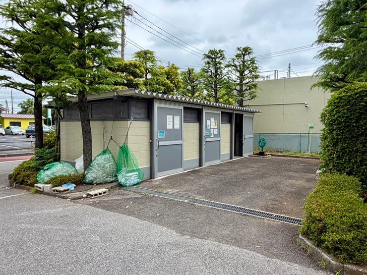 〈ゴミ置き場〉