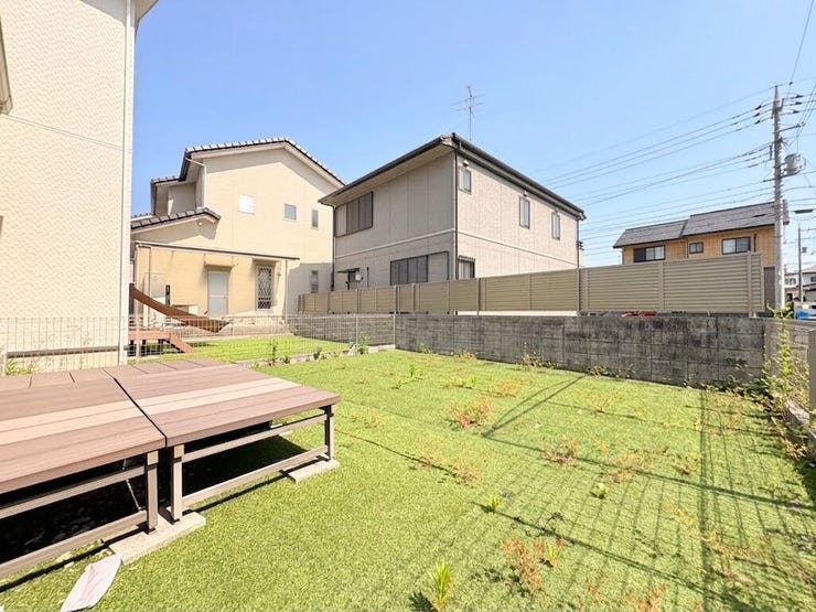 日当たり良好なお庭 家庭菜園など様々な利用が可能です
