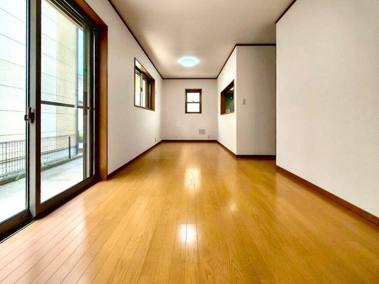 【Living】家族が集まりやすい場所で、くつろぎと会話が自然に生まれます。