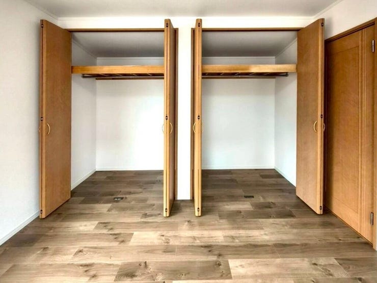 【Bedroom】クローゼット完備で収納力◎。家具の配置もしやすい機能的な洋室です。