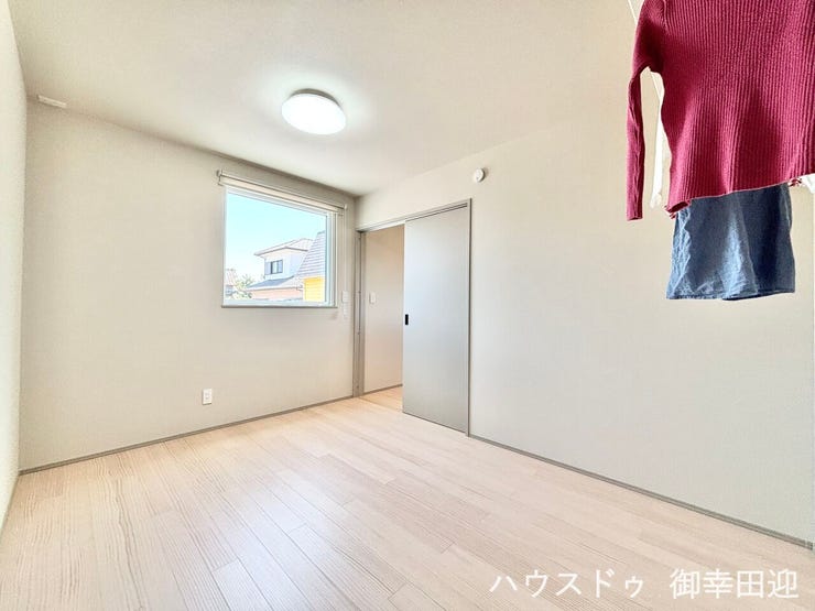 ■2階4.5帖洋室①■寝室、書斎、趣味の部屋。家族の成長やライフスタイルに合わせ、様々な使い方ができる快適な空間です。