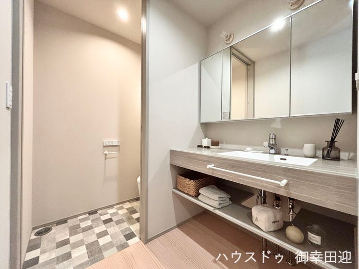 ■清々しいリフレッシュ空間■自分を磨き、気持ちを切り替える。心地よい光が差し込むプライベートスペース。