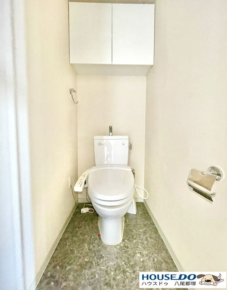 収納付きのトイレです!