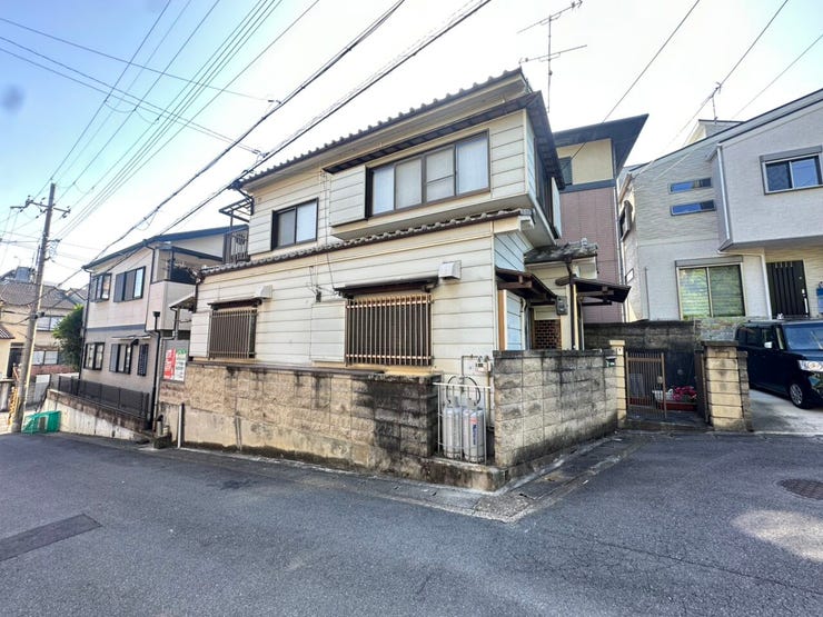 前面道路は約6mです。