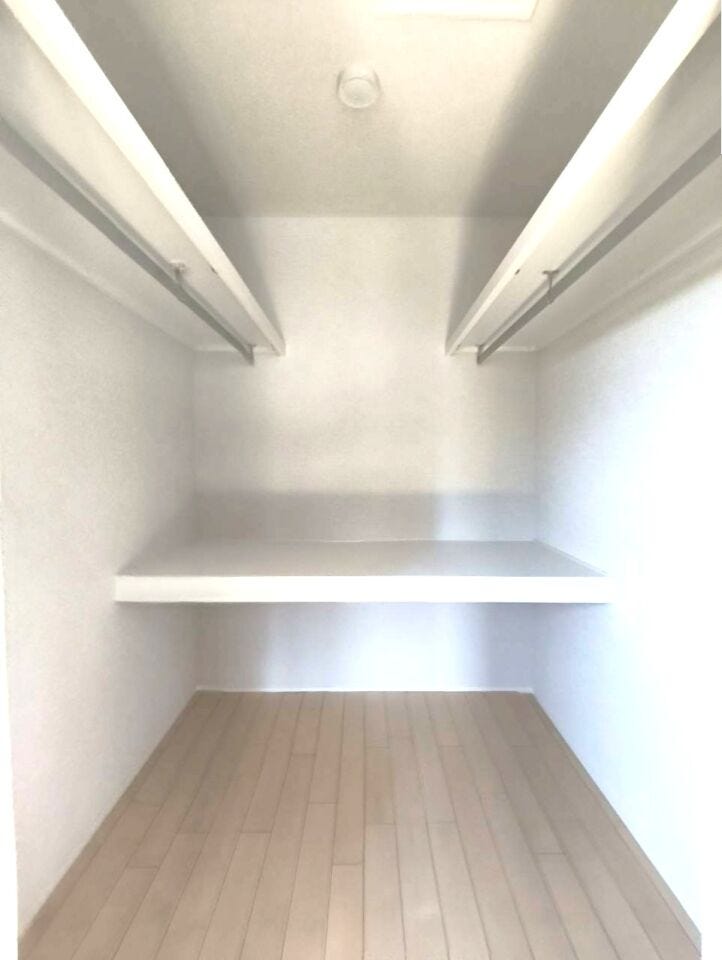 季節ものの衣類もまとめて収納できるため衣替えの手間が省けます