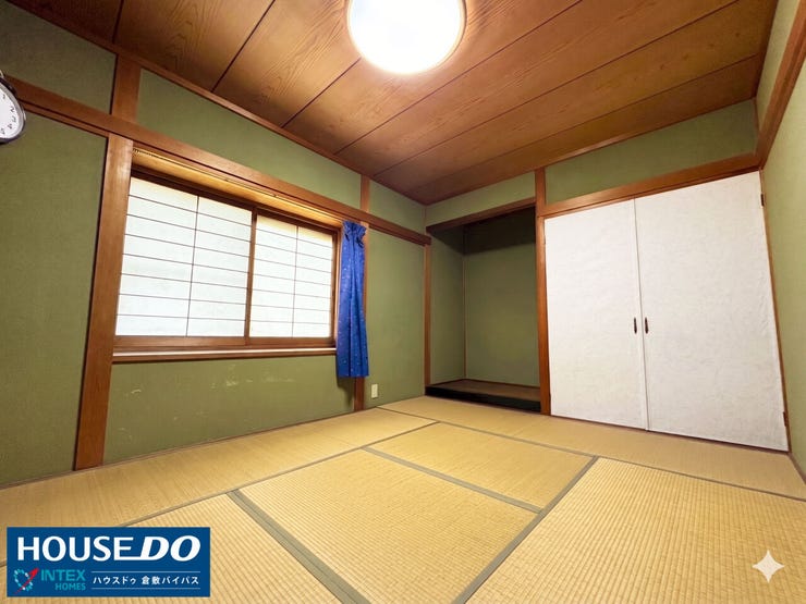 ※家具をAI除去しています※
【ホッと一息つける、収納付きの和室】
畳の香りに癒やされる、落ち着いた雰囲気の和室です!押し入れや床の間があり、お布団や季節の荷物もスッキリ片付きます♪