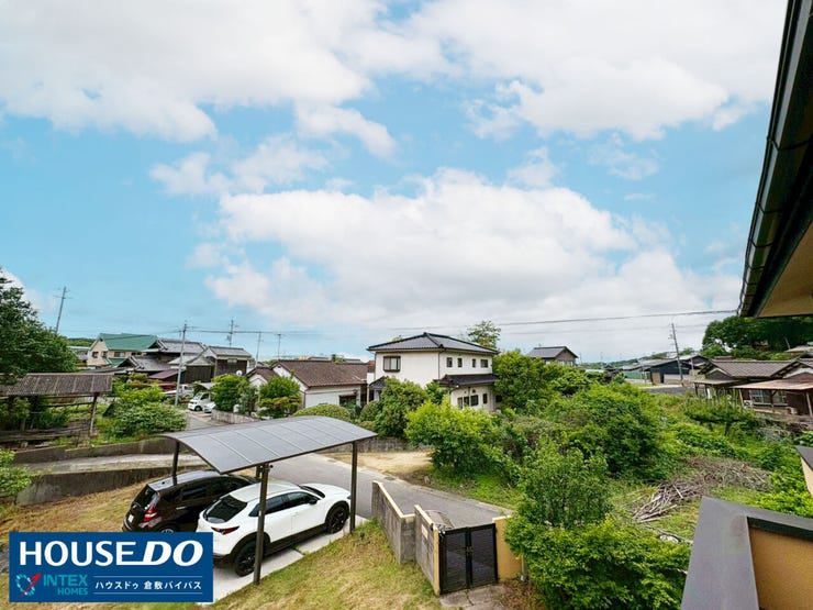 【青空が見渡せる開放感のある眺望】
バルコニーからは遮るもののないのどかな街並みと広い青空が見渡せます!開放的な景色が広がり、毎日のリフレッシュにぴったり♪