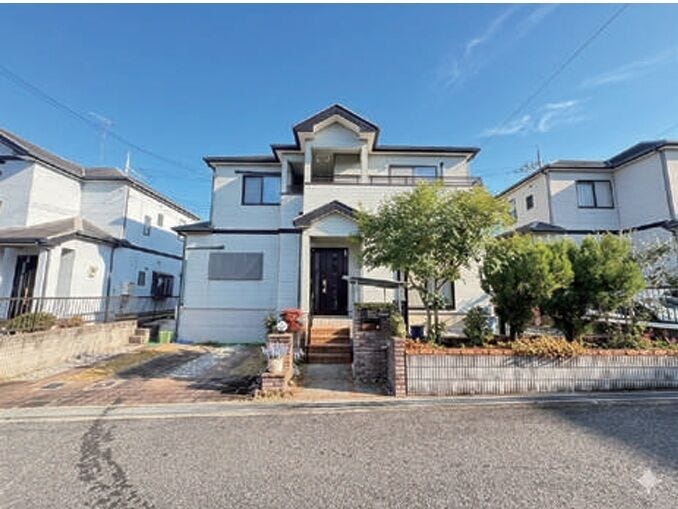 【外観】
※居住中のため、室内写真は加工を施しています。