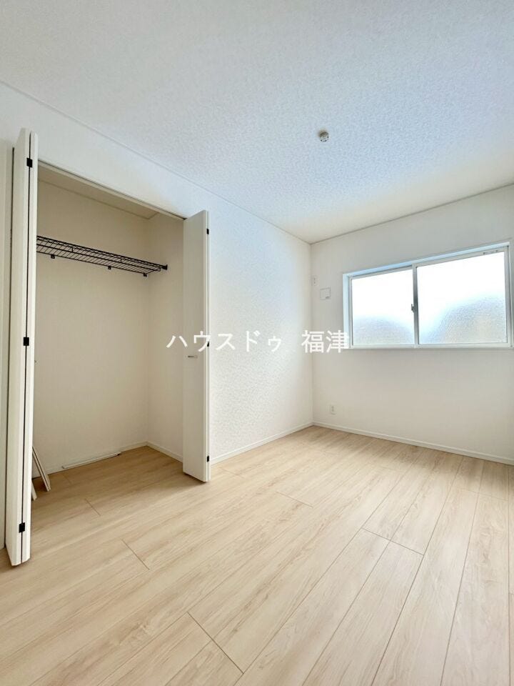 約5.0帖の洋室です♪
クローゼットは約40kgまで収納可能です!
《福津市津屋崎2丁目 新築戸建》