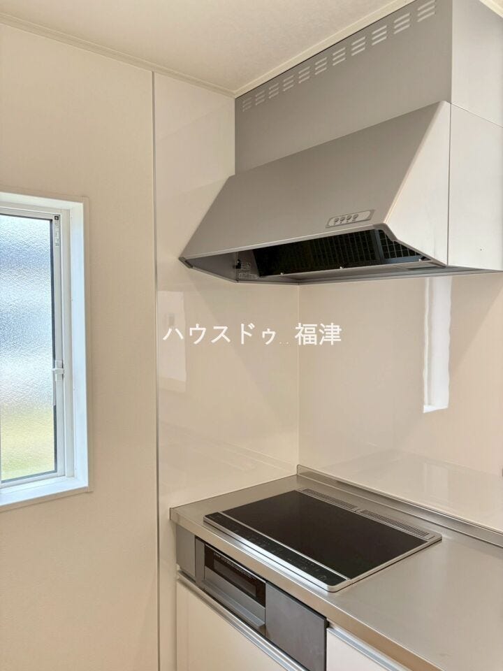 ガスコンロのような凸凹がないのでお掃除もラクラク♪
三口コンロでお料理の幅が広がります♪
《福津市津屋崎2丁目 新築戸建》