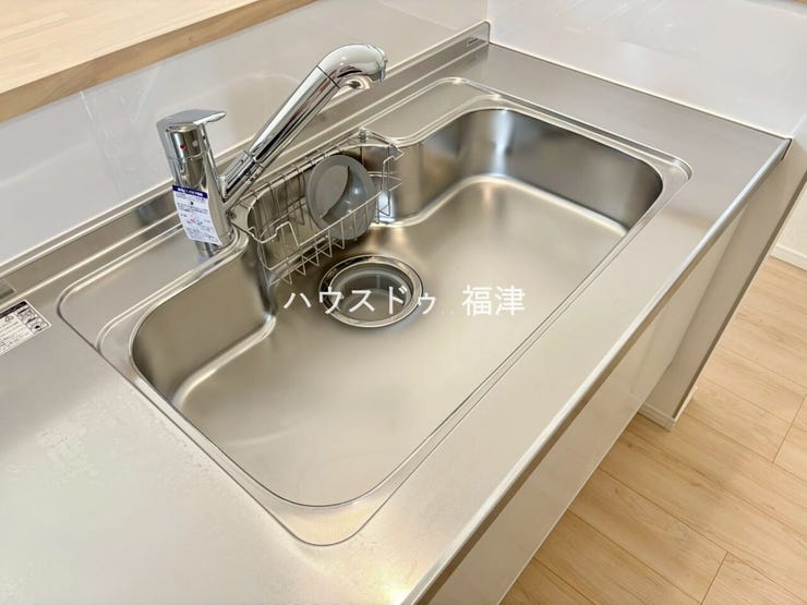 大きめのシンクで洗い物のストレス削減!
蛇口の先端に浄水器を内蔵しているため場所をとりません。
《福津市津屋崎2丁目 新築戸建》