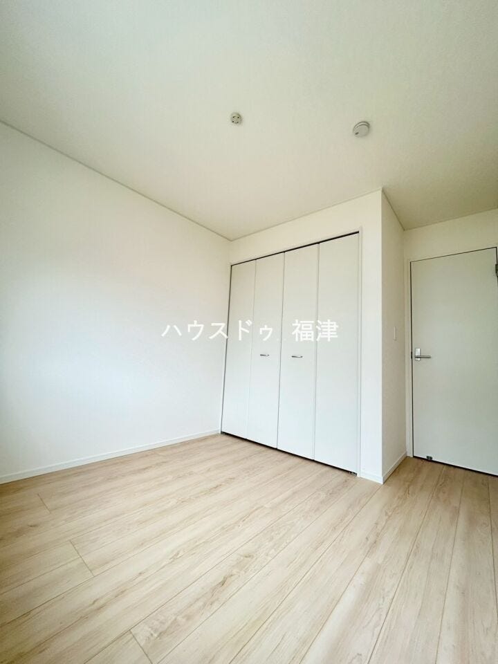 約5.0帖の洋室です♪
《福津市津屋崎2丁目 新築戸建》