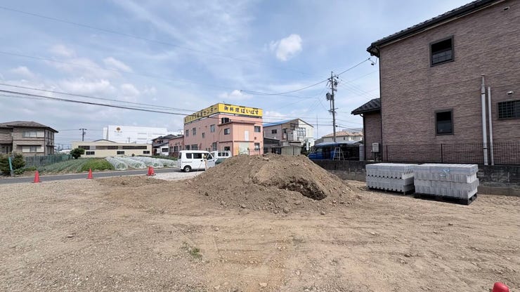 近くのドラッグストアまで徒歩8分!いざというとき便利です!