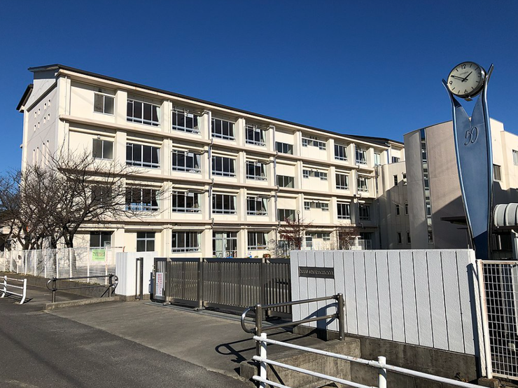 西尾中学校