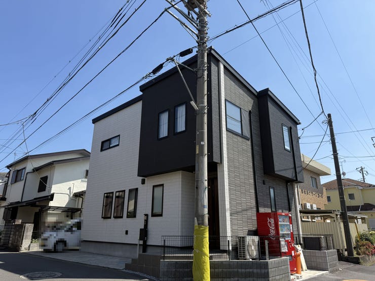 【外観】
JR高崎線「上尾」駅まで徒歩10分!!
土地面積:102.07㎡(30.87坪)
建物面積:81.14㎡
1F:39.74㎡
2F:41.40㎡