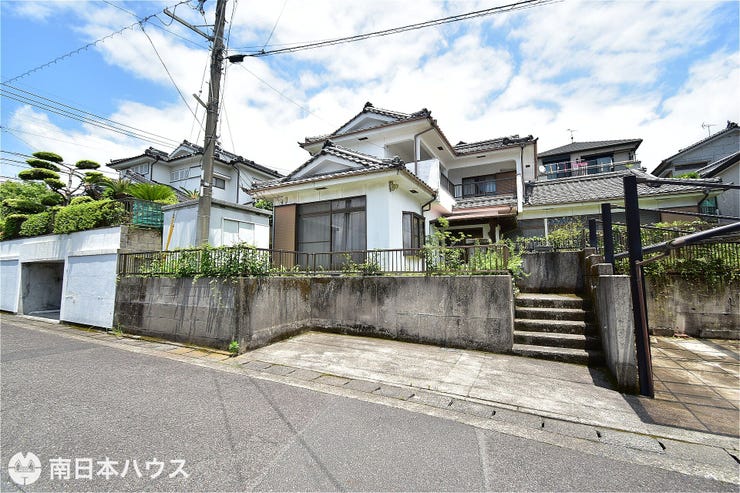 【外観】
南西向き道路【敷地面積148.92㎡(45.04坪)】建築条件なし!
建物解体渡しです!