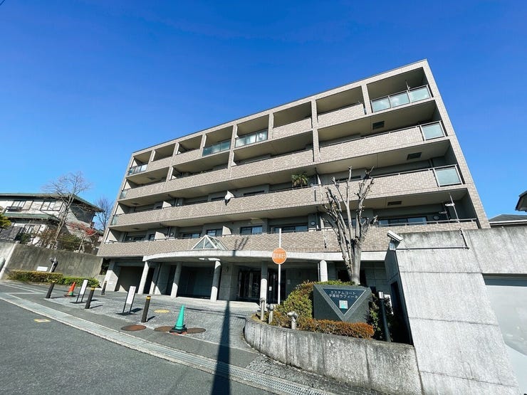 住宅地のため周辺は車の通行量も少なく、通期・登園・通学・ショッピングなど日々の往来も快適です。