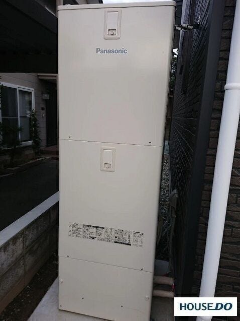 割安な深夜電力を利用してお湯を沸かすため、電気代を節約できます。貯湯タンク内のお湯(水)は、断水時などの非常時に生活用水(飲用不可)として利用できます。
