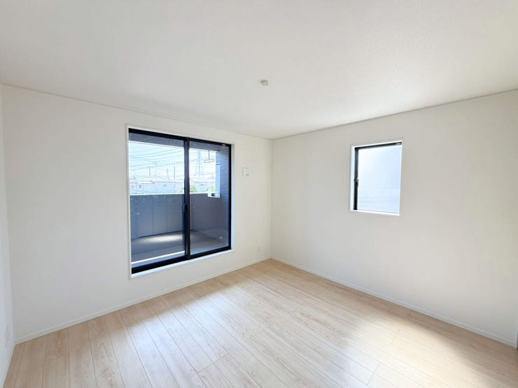 2階7帖洋室。自分だけの個室があるって素敵ですよね。勉学に没頭したり、じっくり読書を楽しんだり、音楽にひたったり。そんな満ち足りた日々を過ごすプライベート空間を。