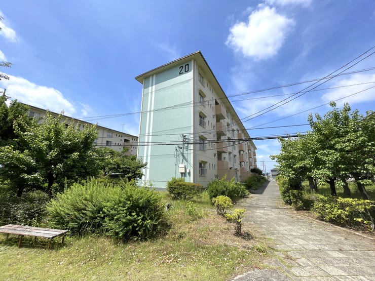 【外観】
◇バス乗車で主要駅「大宮駅」ご利用可能♪
→最寄りのバス停「加茂川団地」まで徒歩約4分(約300m)!始発で便利♪