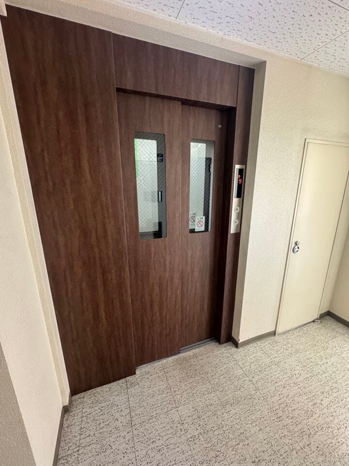 ロビーやエレベーターも綺麗に管理されています