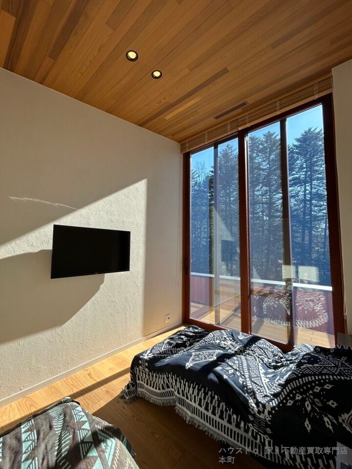 2階の洋室の一室