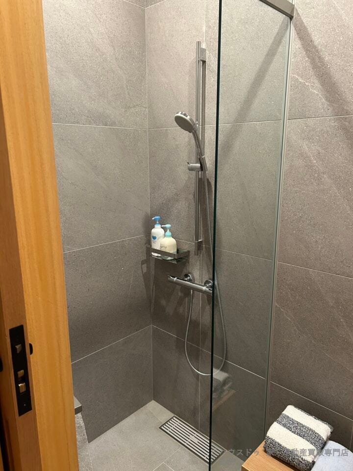 シャワールーム付お部屋もございます。