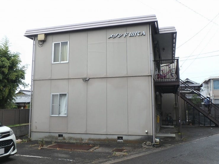 外観を東側より撮影(雨天時)