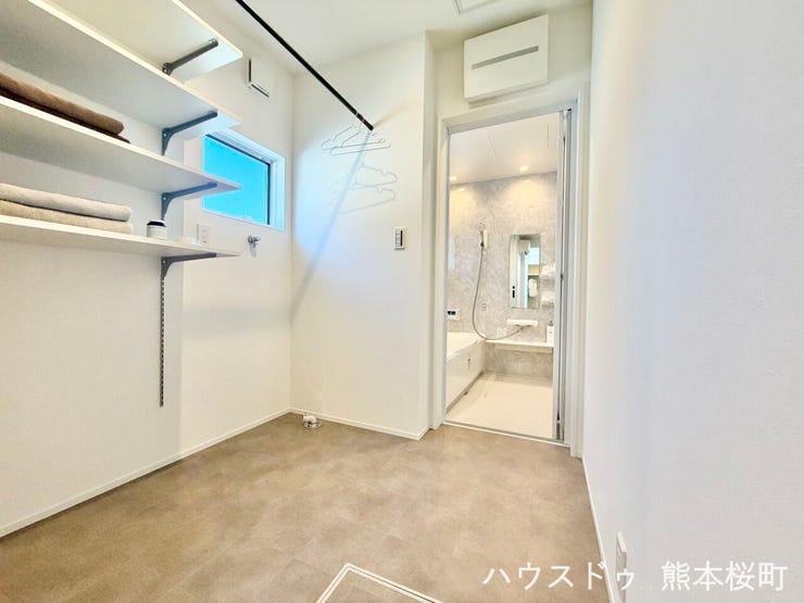 ■便利なランドリースペース■収納&室内物干機付き。毎日のお洗濯も、時短が可能です。