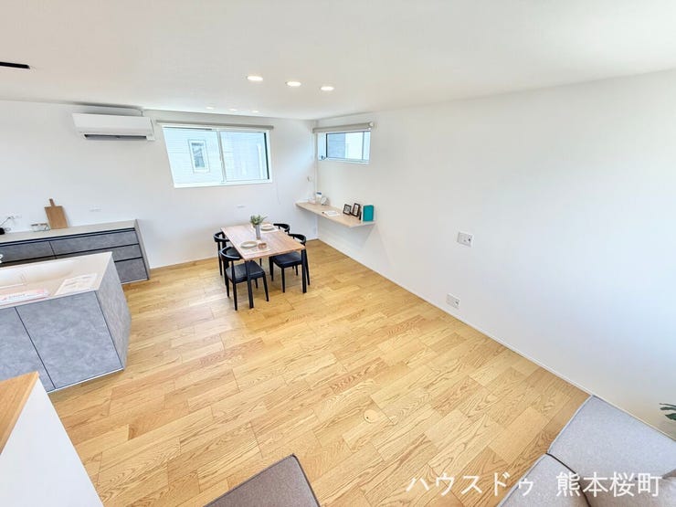 ■安らぎと笑顔の中心地■陽光が優しく降り注ぎ、会話が自然と弾む。ここでは、毎日が特別な時間へと変わります。