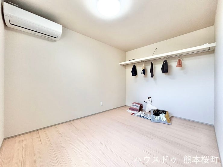■2階4.5帖洋室②■寝室、書斎、趣味の部屋。家族の成長やライフスタイルに合わせ、様々な使い方ができる快適な空間です。