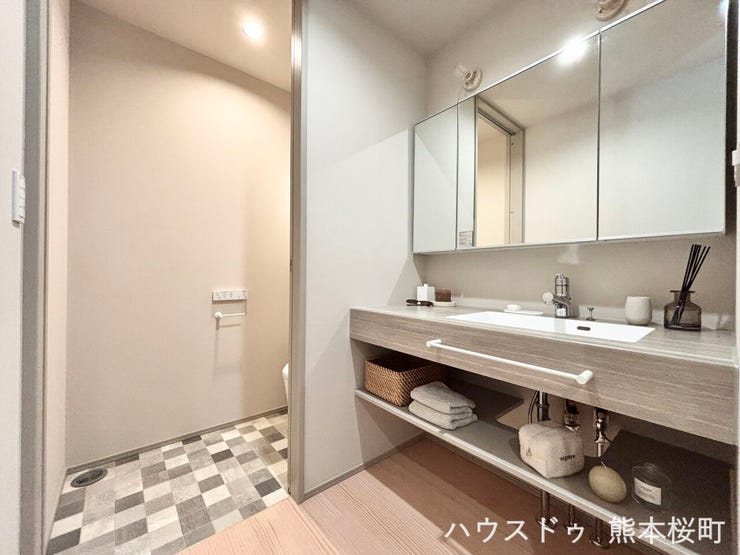 ■清々しいリフレッシュ空間■自分を磨き、気持ちを切り替える。心地よい光が差し込むプライベートスペース。