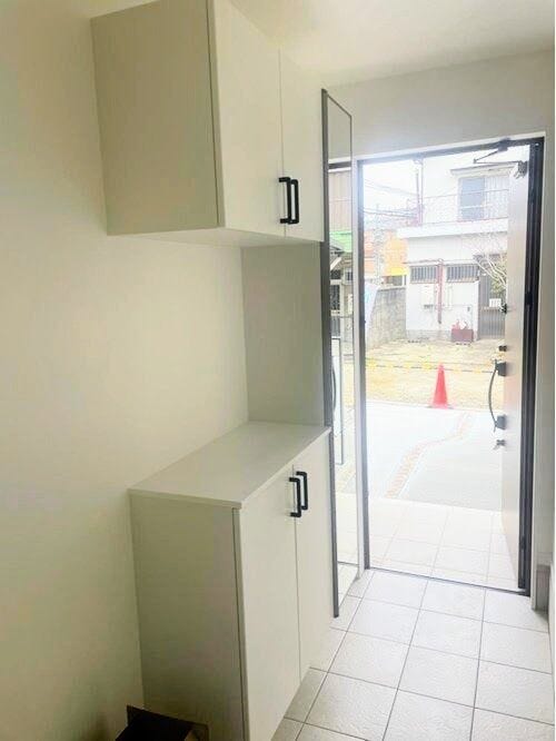 毎日のお出かけや帰宅が楽しみになる、明るく開放的な玄関スペース。細やかなこだわりが光る間口です。