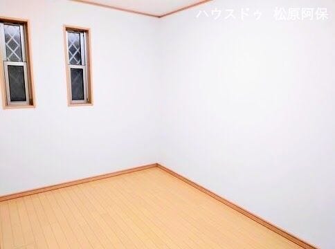 2面採光でバルコニーに面した明るい居室
心地よい風と光が通り抜ける、独立性の高いプライベート空間です。