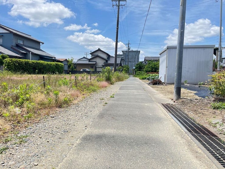【front road】
前道幅員約2.2mです。
奥まった場所にあるため、車通り少ないです♪